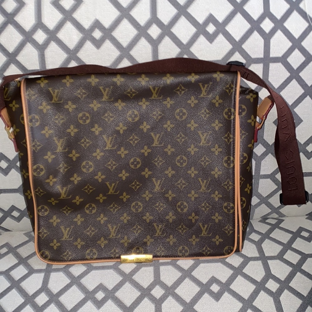 Louis Vuitton Messenger bag